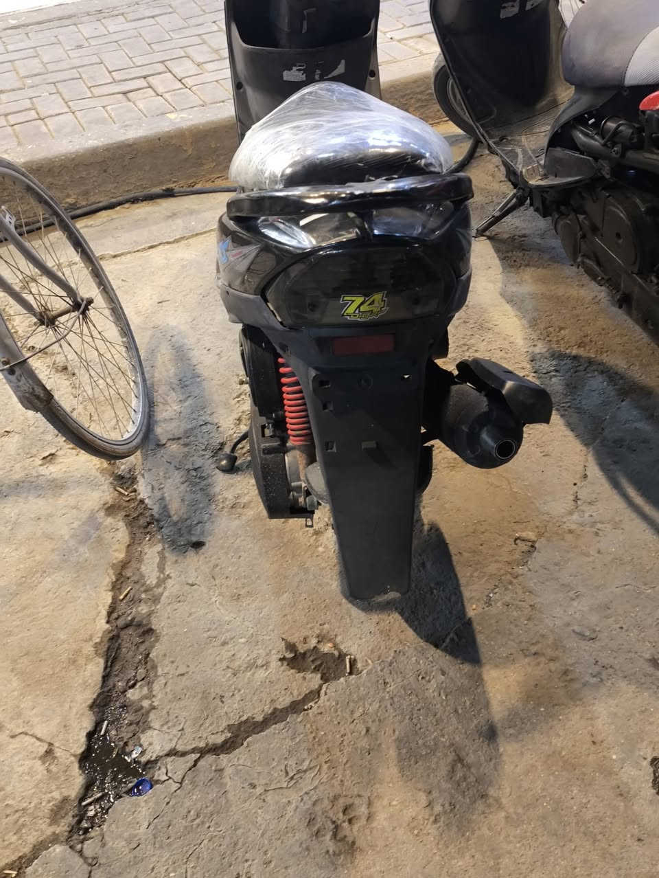 سلام عليكم دراجه لبيع نضيفه محرك بلادي ما مفتوح شلعه، معدل كفرات مختمه سعر 550بيه مجال شراي يتصل ع هذا رقم ***********
