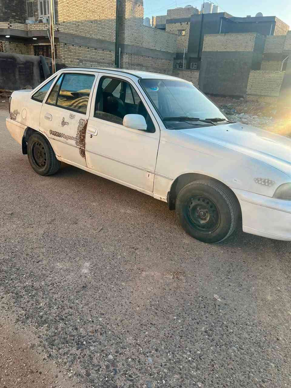 دايو سلو موديل ٩٤ رقم بغداد 

مسمكره وجاهزه للصبغ السعر 20 وبيها مجال 
***********
