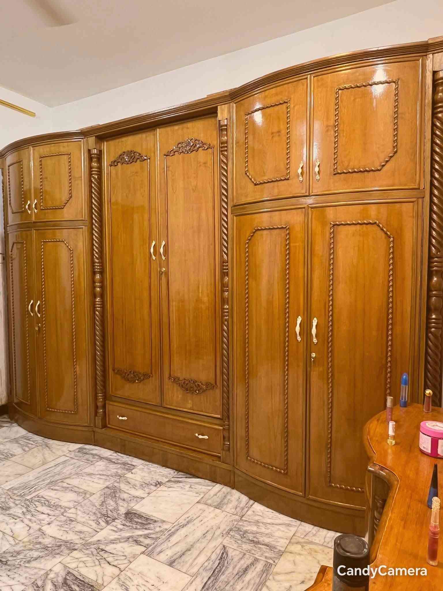 غرفة نوم زان تسكام درجه اولى صاج داخل وخارج شغل ضهر جرجوبه خمسه ملم استعمال قليل مابيها اي ضرر تكمه اخت الجديد مكفوله من الشخط الواقع احله من الصور العنوان حلة حي الجزائر ***********. ***********

نص مكتوب في الصور:
- CandyCamera