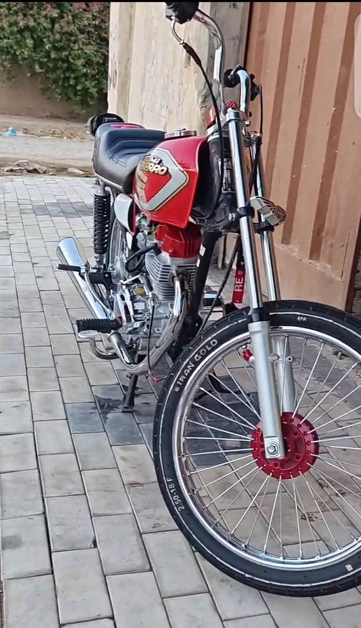 السلام عليكم 
دراجه نامه تيربو موديل 26 للبيع 
محرك بلاد  شوفت عينك تشغل وتطلع شاصي موديل 24 اوراق السعر خاص 
الرقم:***********
واتساب:***********
