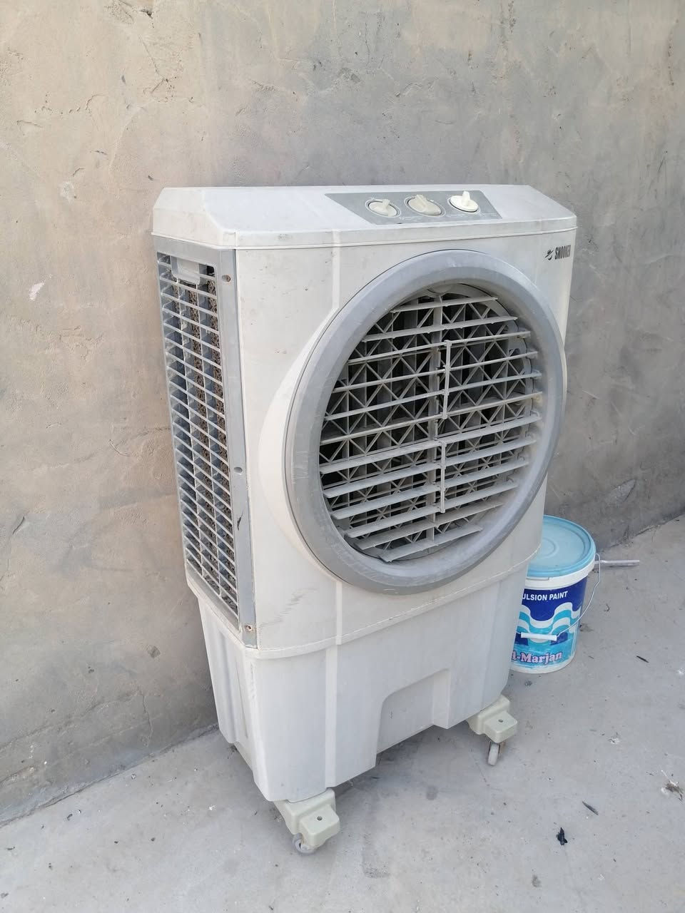 مبردة داخلية للبيع كشرها نظيف جدا بيها خلل بالكهربائيات الماطور يشتغل درجة رابعة والواتربم يشتغل طبيعي وحتى ليف بيها للبيع ٣٥ الف المكان حلة ***********
