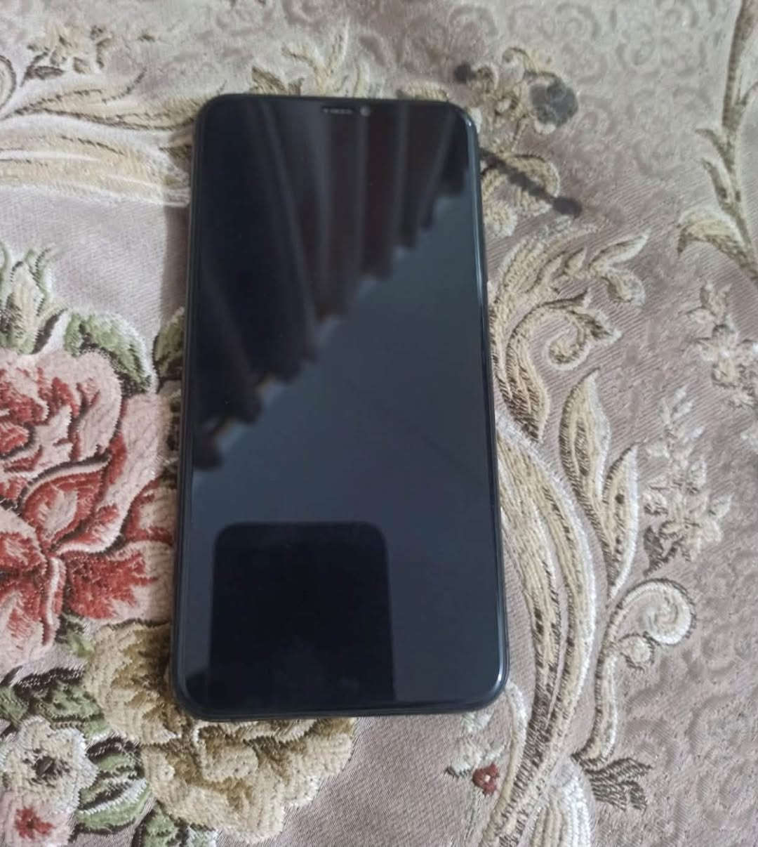آيفون ١١ برو ماكس • ٢٥٦ • نجف