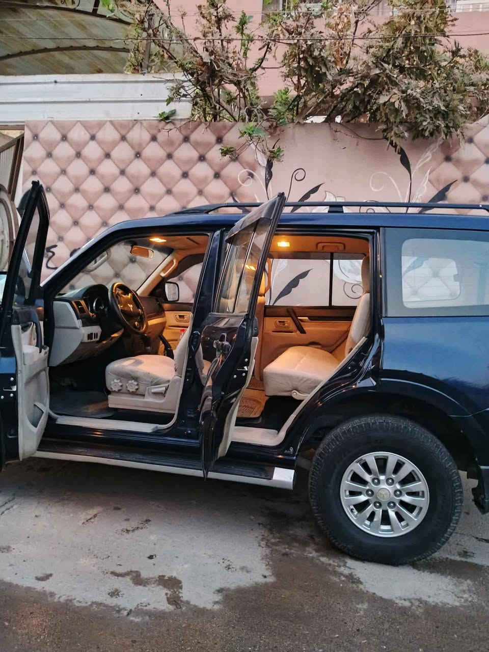 باجيرو 2010
سنويه 2028

7راكب

مسجله باسمي

محرك 3500

الضرر باب الصندوق

رقم اربيل 

اللون نيلي

مكان السيارة الموصل 

السعر 125وبيها مجال 

الاتصال ***********
