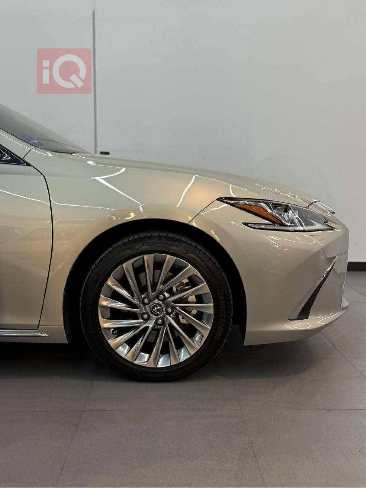 ES350 بلاتنيوم • موديل ٢٠٢٣ • ١٨٠٠٠ كم