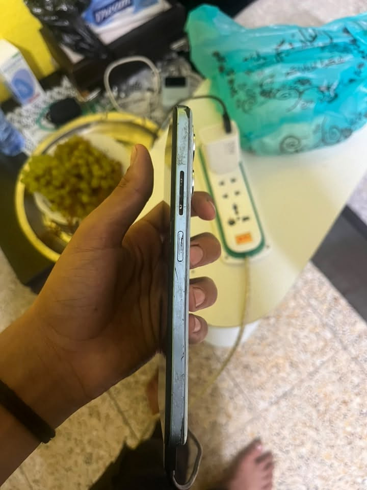 سلام عليكم جهاز بوكو للبيع او مراسه بآيفون الموبايل كلشي مابي مواصفات فول البارحه شرط بدلت الشاشه 90 فريم شرط حقيقي السعر 160 وبي مجال تواصل *********** واتساب بي

