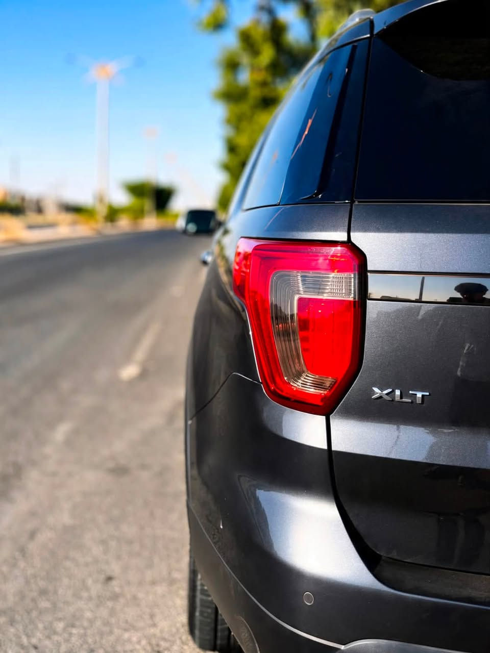 سلام عليكم
Ford Explorer 2016 للبيع

XLT الفئة

المحرك V6 سعة 3.5 لتر
القوة 290 حصان
العزم 346 نيوتن
الكير 6 سرعات
عدد المقاعد 7 ركاب
سعة التانكي 70 لتر
الجنوط 18 انج
الكامرا الخلفية موجودة
حساسات خلفية موجودة
شغيل السياره بصمة
مقاعد السائق كهربائية
شاشة وسطية كبيرة ونظام تحكم بالمكيف مقاعد جلد وبانوراما ويمتد لمساحة وطويلة وفتحات تكييف للصف الثاني والثالث

ملاحضة عن السيارة : البنيد صبغ كامل وشبر في الحاملغ الامامي طرف السكن سياره نظيفه مال بيت

ملاحضة : صاحب الحساب مكلف بالنشر فقط .

رقم صاحب السيارة : ***********
