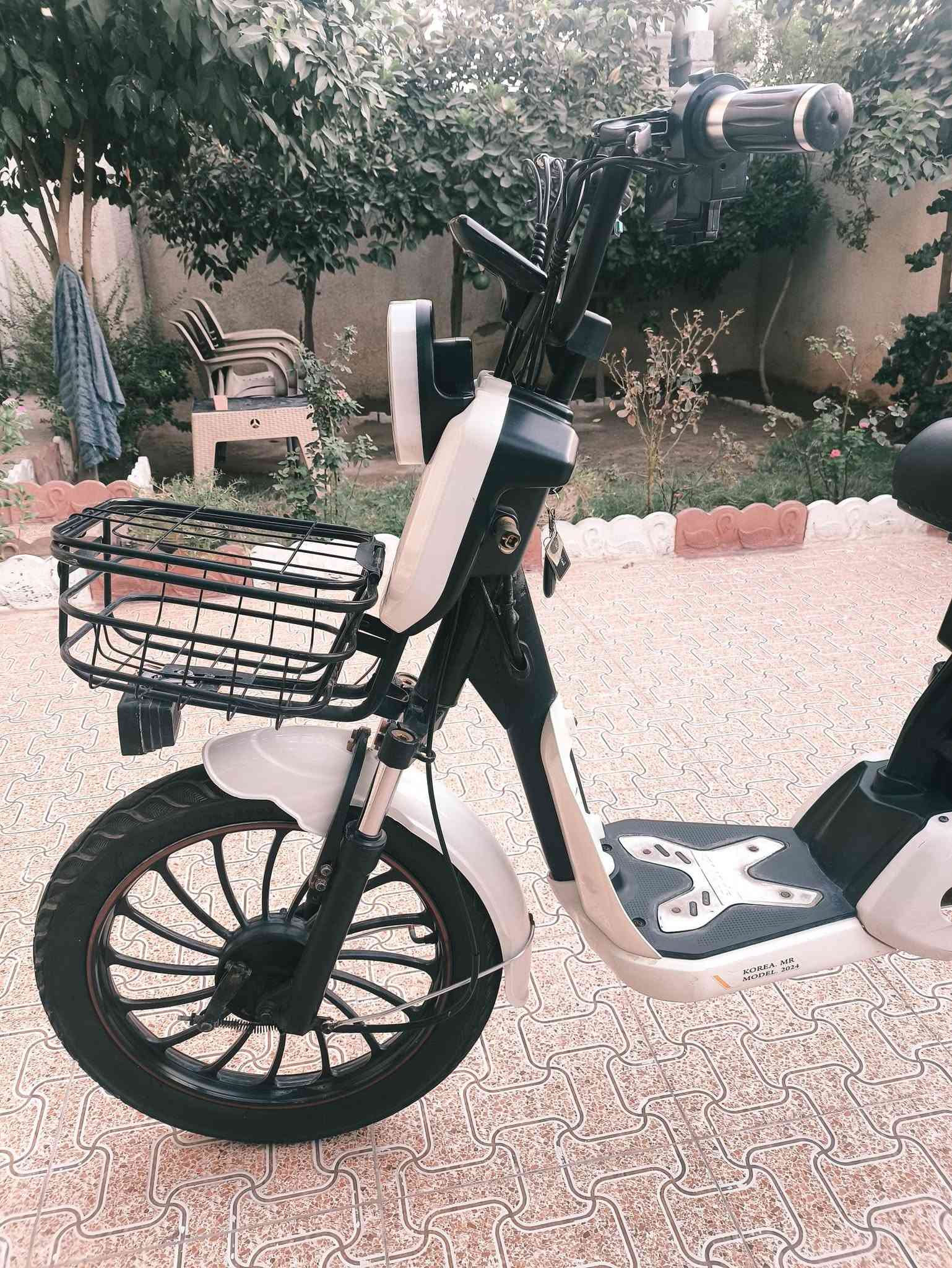 يا الله السلام عليكم دراجة شحن  بطاريات نضيفات خير من الله لايت امامي زنون سويج وبصمة وكارت بك لايت شغال نشرات لدات كلة شغال دراجة نضيفة ما متعوبة مال جناي السعر 240 وبي مجال عنواني بعقوبة التحرير ***********
