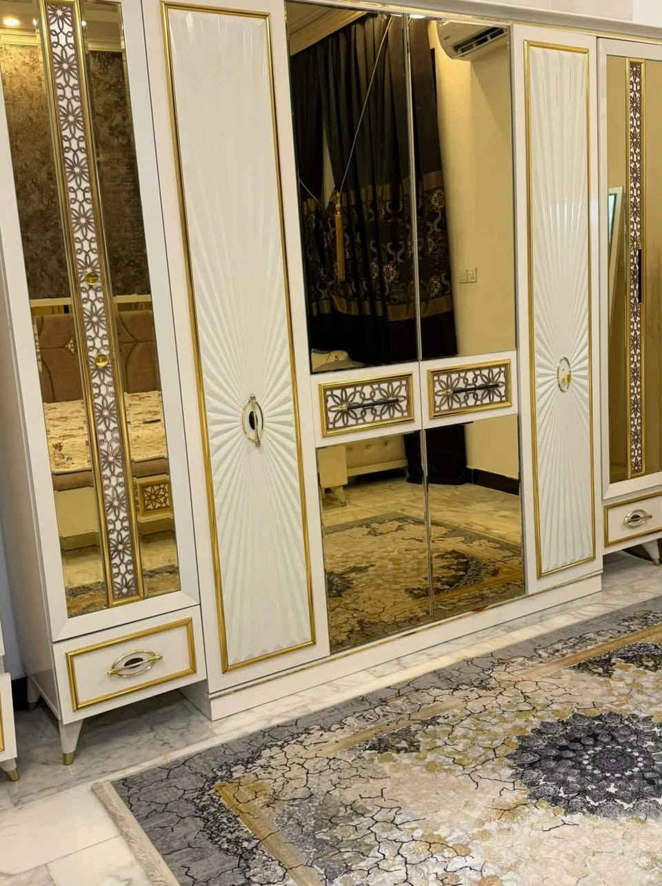 غرفة تركية بحالة جيدة 8 قطع للبيع ***********
