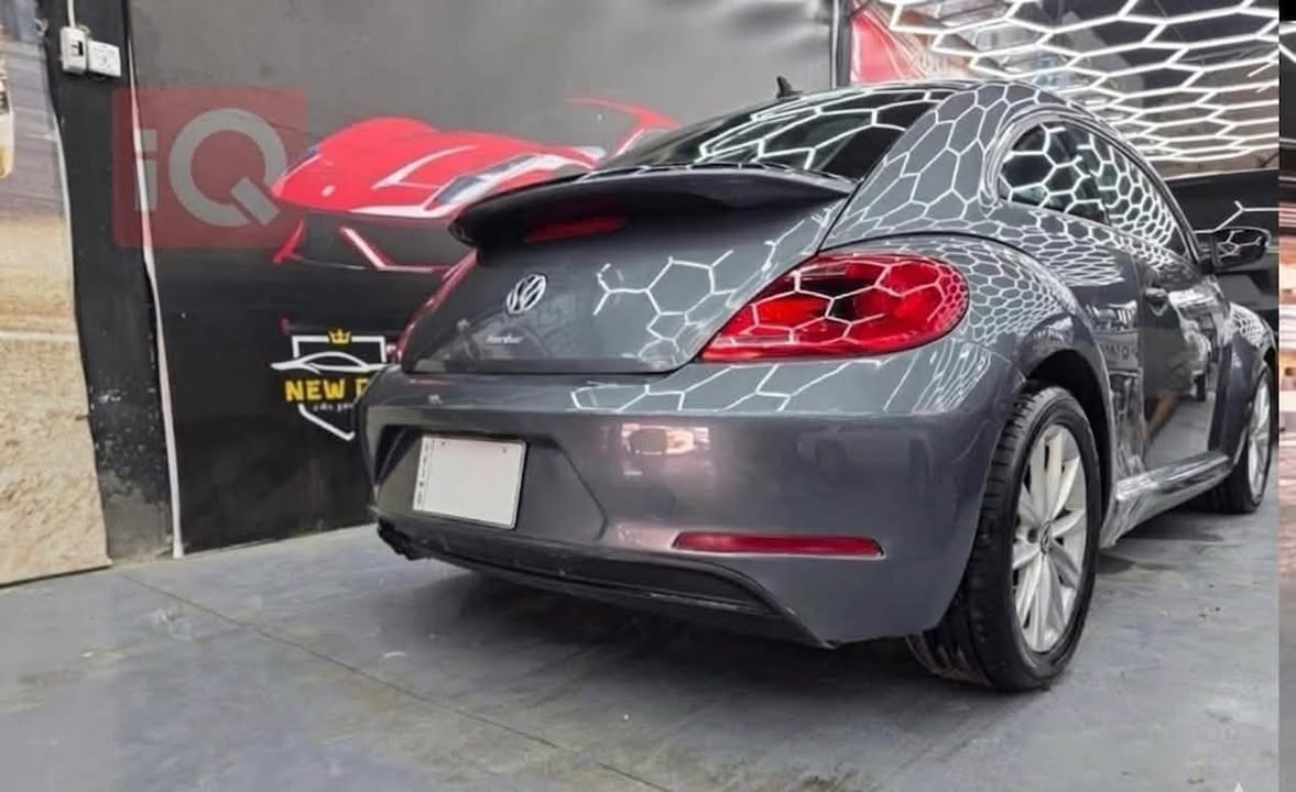 فولكسواكن بيتل 2018 
 • وارد أمريكي – رقم أربيل
 • لون فيلي ميتاليك
 • محرك 2000 تيربو اقتصادي (4 سلندر)
 • تشغيل بصمة + دخول ذكي بدون مفتاح
 • شاشة لمس كبيرة تدعم GPS + كاميرا خلفية بلادي
 • كشنات جلد مع تدفئة – تحكم ستيرن – مثبت سرعة
 • أنظمة أمان كاملة (ABS – ESC – ECO)
 • ماشية 60000 كم قابل للزياده – بحالة ممتازة

🔹 ملاحظات مهمة:
 • مابيها أي نقص – بطاريه جديده تايرات جديده وجاهزة بالكامل
 • ما تحتاج أي صرف

📞 السعر / 110 ورقه
 ***********

نص مكتوب في الصور:
- iQ