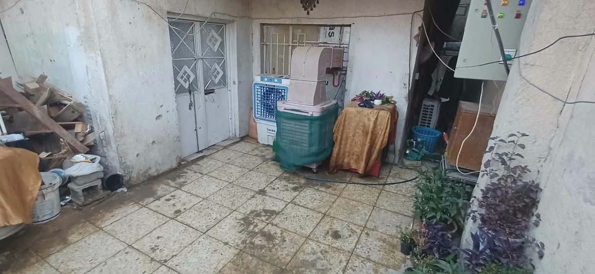 يالله    اعلان : عقار للبيع ( طابو ملك صرف   في الزعفرانيه 

🔸 موقع العقار :  نهايه شارع المعهد قرب حسينيه الصادق الامين
 

🔸 مساحة العقار : (140) متر واجهيه (9)   نزال( 16)

🔸 جنس العقار : ,طابو ملك صرف طابق ونص 

🏗 يحتوي على   طارمه ستقبال صاله مطبخ غرفنين نوم

صحيات منور 

🏕 طابق ثاني غرفتين نوم بعدهن ما كاملات 

بناء قديم  نضيف 

للاستفسار يرجى الاتصال بلرقم او اتصال او واتساب 

***********

او مراجه مكتب الاماكن للعقارات

نص مكتوب في الصور:
- 19:55 2026/6/1 POCO M7
