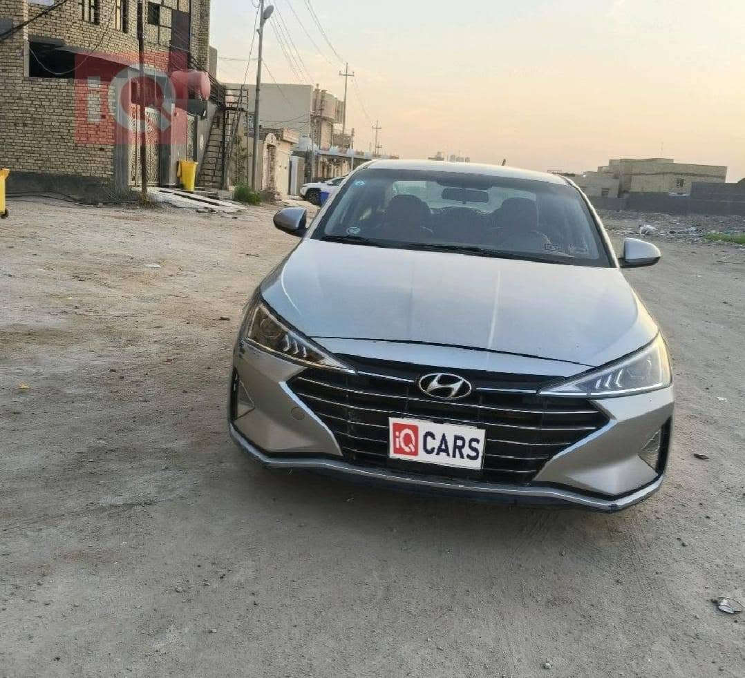 السلام عليكم
النترا 2020 رصاصي 
وارد امريكي ( بنيد و جامبغ ) 
السيارة حرة بأسمي / مشروع وطني ( رقم ذي قار ) 
ماشية 100 الف كم 
كاملة من كلشي ( گير / مكينة / تبريد/ حدادية ) 
مواصفات نص فول 
صور الحادث و السونار موجودات 
راسلني و ادزهن الك 

السعر 115 $ 

للتواصل/ ***********
