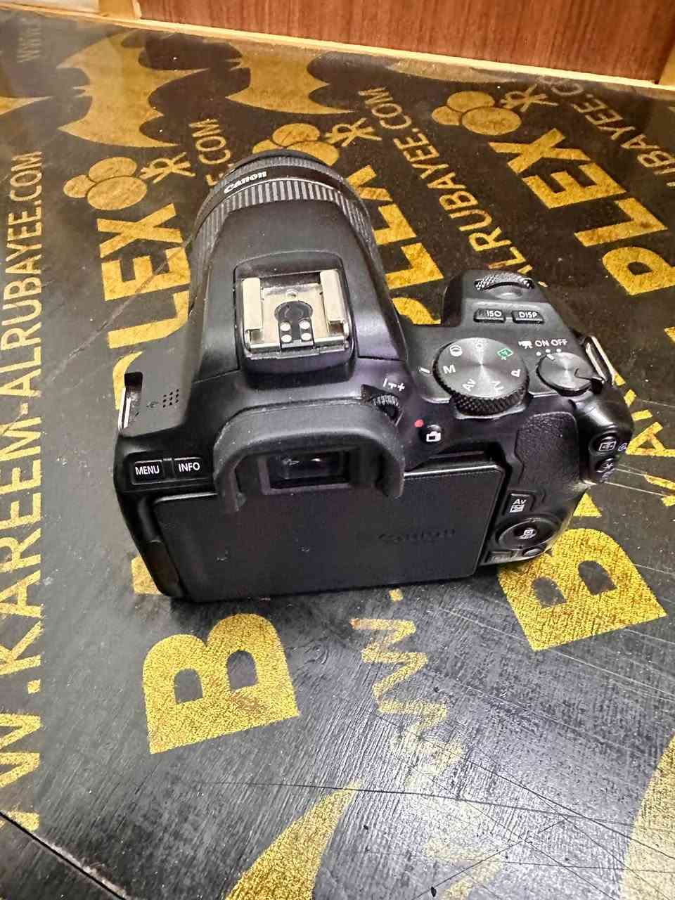 كامرة كانون 250D نظافة 100‎%‎
مع جنطة وبطارية وعدسة 18-55
مكاني بغداد الشعب 
***********
وسعرها 650 وبي مجال
