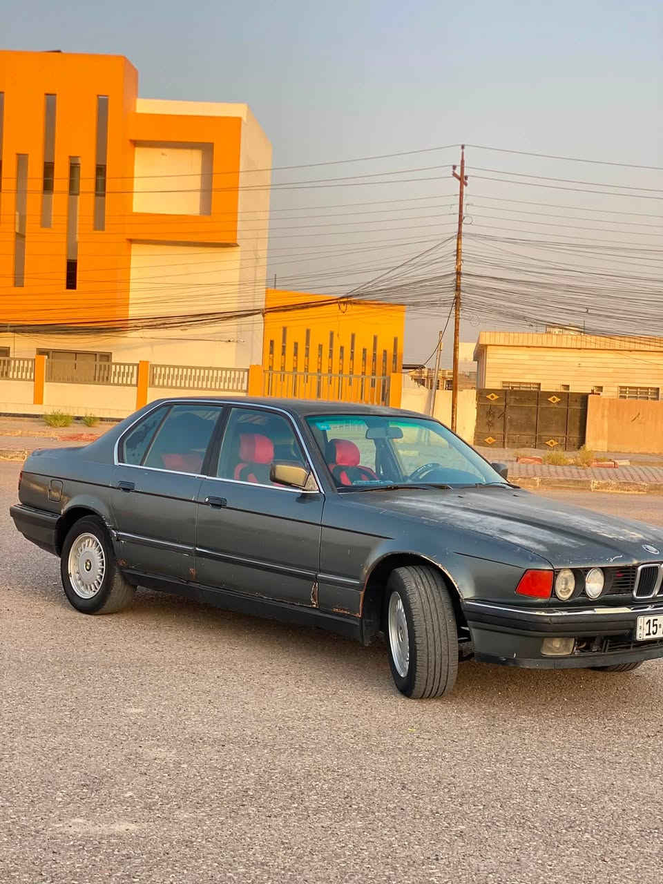 سلام عليكم…للبيع بي إم دبليو موديل 91
محرك گير جديد شديتهن 
كهربائيات جدد
وياله جدد
اوفر سرعه 
تبريد ثلج 
سنويه بأسمي ثاني يوم التحويل 
دواخلهاا كلهاا جديده 
السياره تحتااج بس صبغ فقط 
جااهزه من كلشي 
المكان الانبار الخالدية.اللاستفسار ***********

