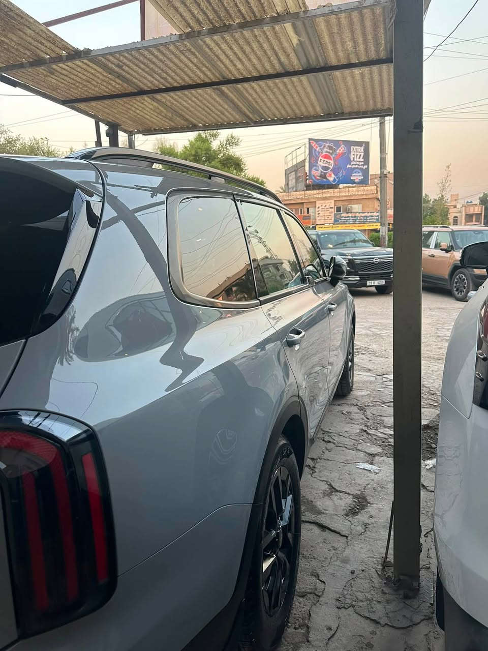 كيا تلورايد فول سياره اكس برو معروفه موصفات اكس برو مكفوله من ضربه سياره نص دعاميه بدون دواخل وايرباك سياره جديده بمعنى كلمه سياره تجي وتشوفها بعد احلى تخم تاير بيها جديد سعر 345
وبيها مجال تواصل ***********
