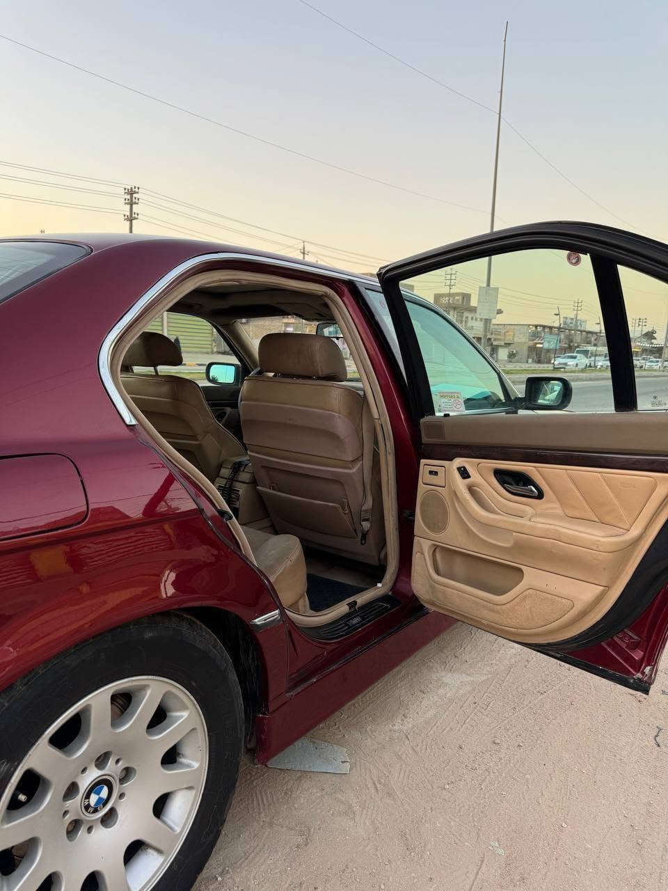 السلام عليكم
BMW___E38___740i

موديل 1995 محدثه 2000 بالكامل

رقم بغداد بسمنه تحويل ثاني يوم
 سيد قصي شبر صادق شبر سيد لؤي شبر باقر الموسوي محمد شبر 
ABS شغال
شاشه اندرويد مع مضخم سماعات
فتحه بانورما
تخم تاير جديد
مكينه وكير جدد
تبريد ثلج
جنطه شفط
مصبوغه للجماليه
لايت زنون
حداديه جديده
مكان نجف
رقم ***********
