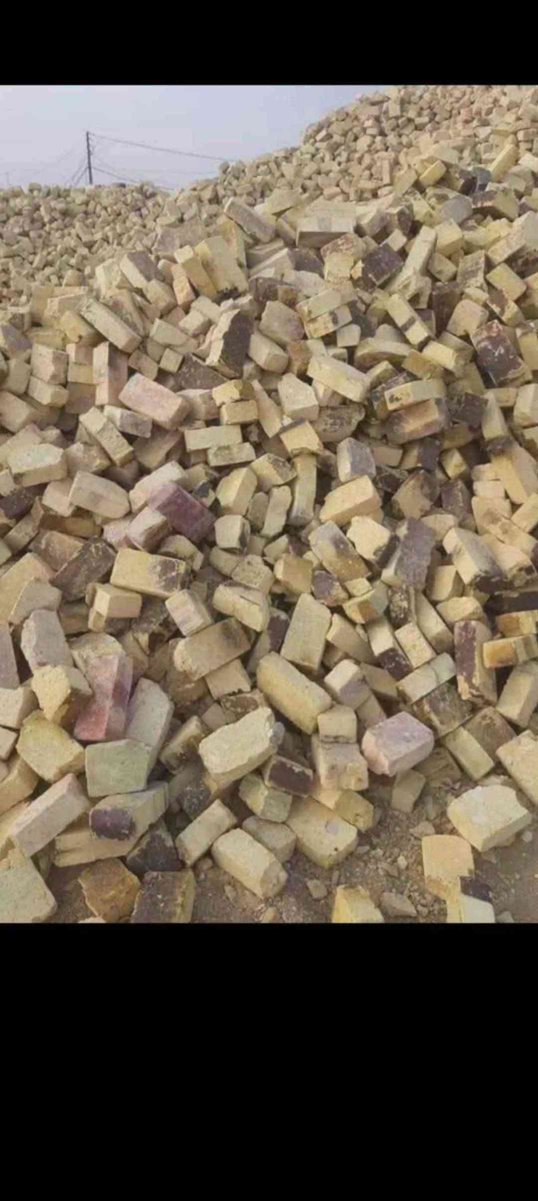 يوجد كسر للبيع بسعار مناسبه اغلبيته طابوك سالم وتليثي ونصاف 
 حمل فول توصيل العماره اقضيه ونواحي  تصال عل رقام التاليه أو مراسله عل واتساب //  ***********  // *********** عمارة, ميسان

نص مكتوب في الصور:
- كسر كسر كسر للبيع يوجد رقم واتساب فقط *********** ***********
- 1 من 4
- 4 من 4