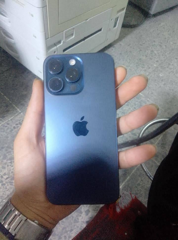 سلام عليكم
ايفون iPhone 15 Pro Max
نوع شرق اوسط 
امبدل شاشه غير معروفه 
امبدل بطاريه الاصليه 
كاميرا الاصليه 
رقم تواصل ***********
اقبل مراوس 
بس واتساب مارد بل تعاليق او خاص
