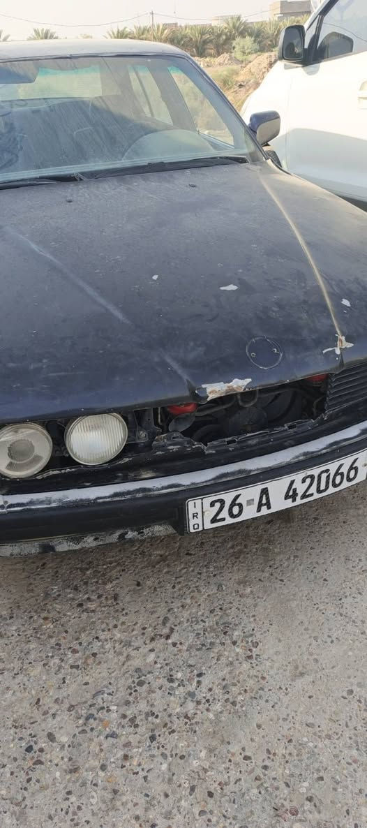 بي إم ٧٣٥ رقم صلاح الدين باسمي نكليزي موديل ١٩٩٢ مكينه مفتوحةالسعر ٣٥ وبيها مجال العنوان الديوانية قرب جسر النجف
موبايل ***********
