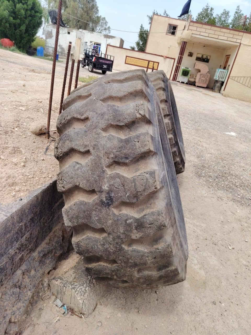 للبيع زوج تاير20،5،25 ياباني***********
