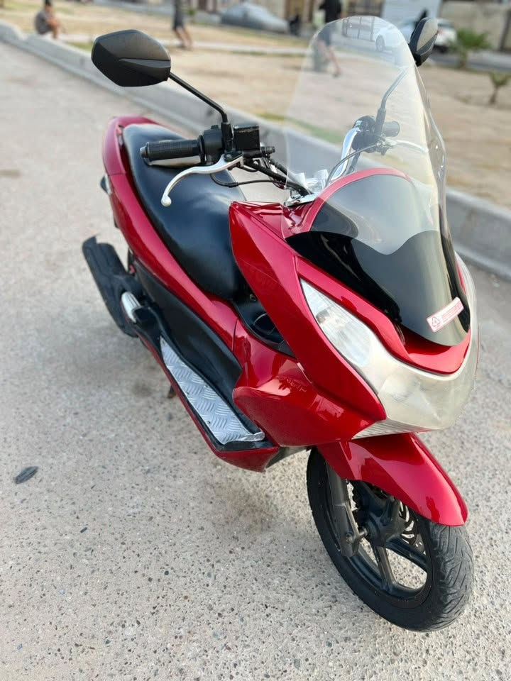 السلام عليكم
دراجة PCX جيل اول للبيع ياباني Jf مال رنبه 

محرك 150 حرف A  جامه طويله 

كفالة محرك  ماشيه 18

 

كلشي شغال حساس ازدحام حساس استان 

السعر مليون و 500 

 ***********  مدينه الصدر
