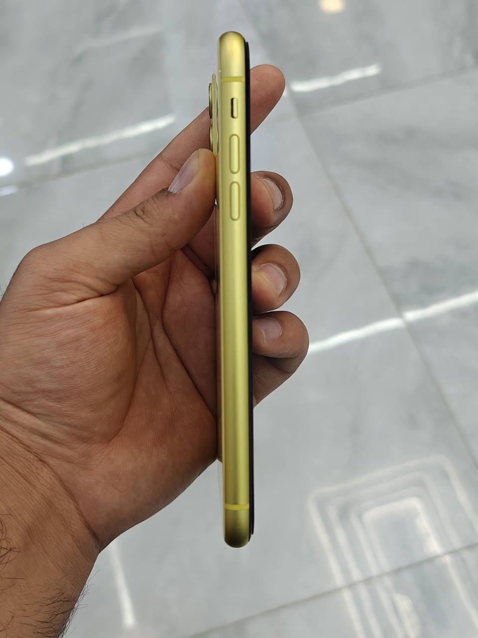 السلام عليكم ايفون 11 عادي ذاكرة 128gb نسخة الشرق الأوسط الجهاز الجهاز مكفول من كلشي غدا البطارية مبدلة اصلية درجة اولى السعر 260 و بي مجال بسيط 
مكاني بعقوبة 
*********** خاص او واتساب
