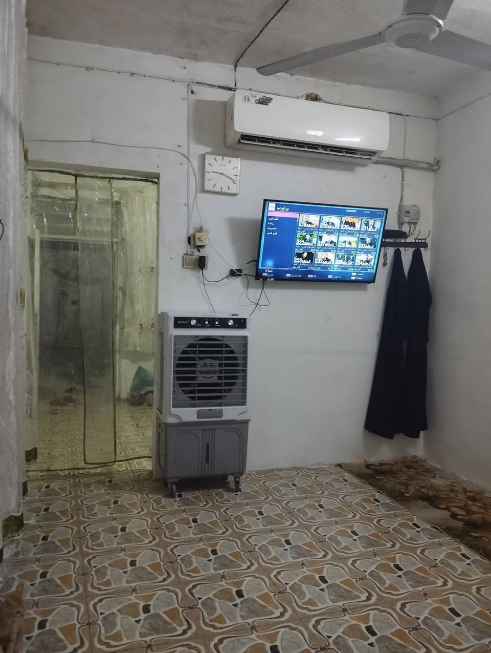 بيت ب الرضوية السابعة قريب على الشارعين شارع الخدمي وشارع العام موقعة كلش حلو ،بي غرفتين وصالة واستقبال ومطبخ وتخاريج خارجية مساحة 120 ،سعر 55 مع المجال
***********
