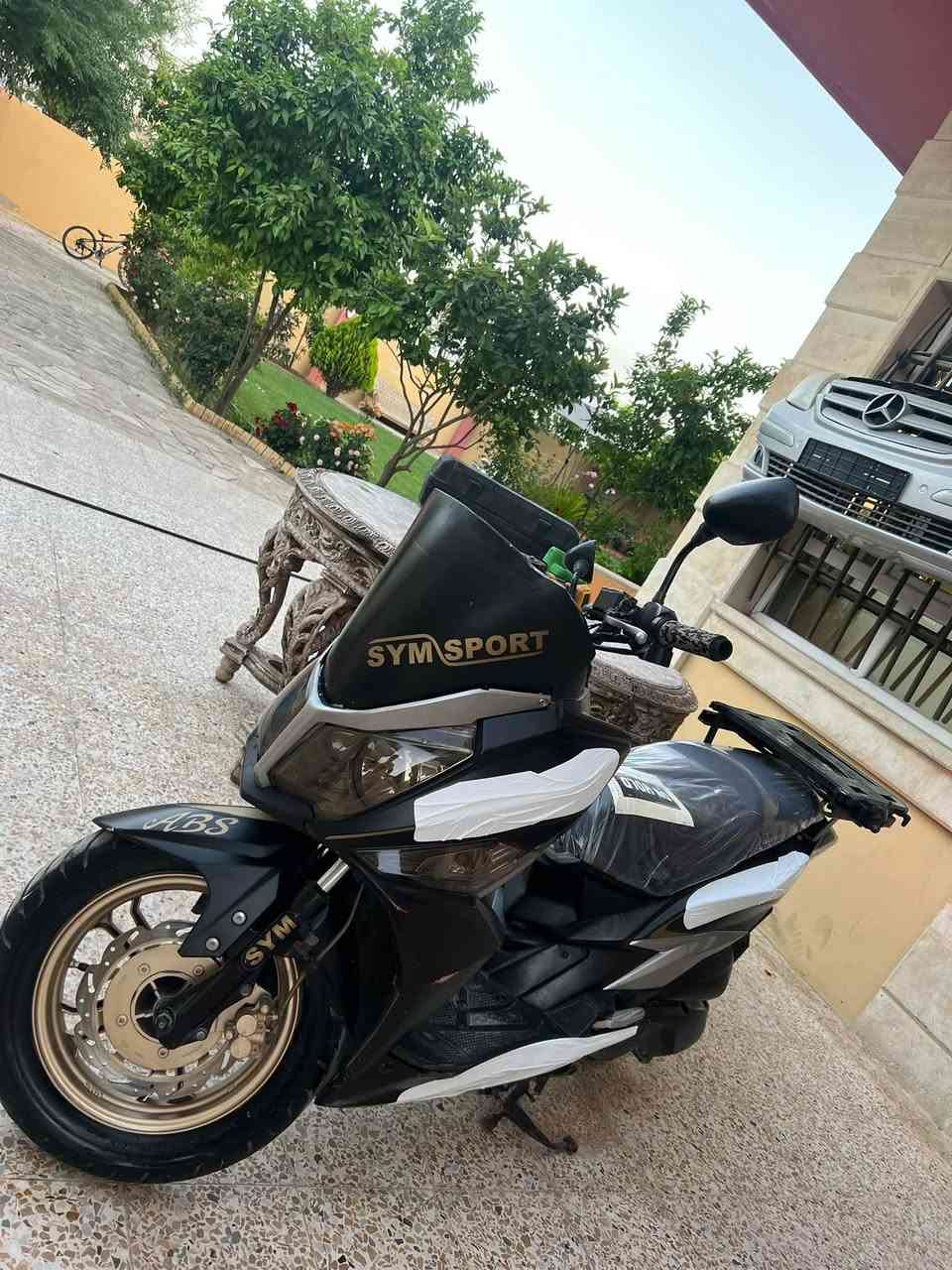 للبيع ماطور sym 2015 مغلف اسود طافي السعر 600 و بي مجال ***********
