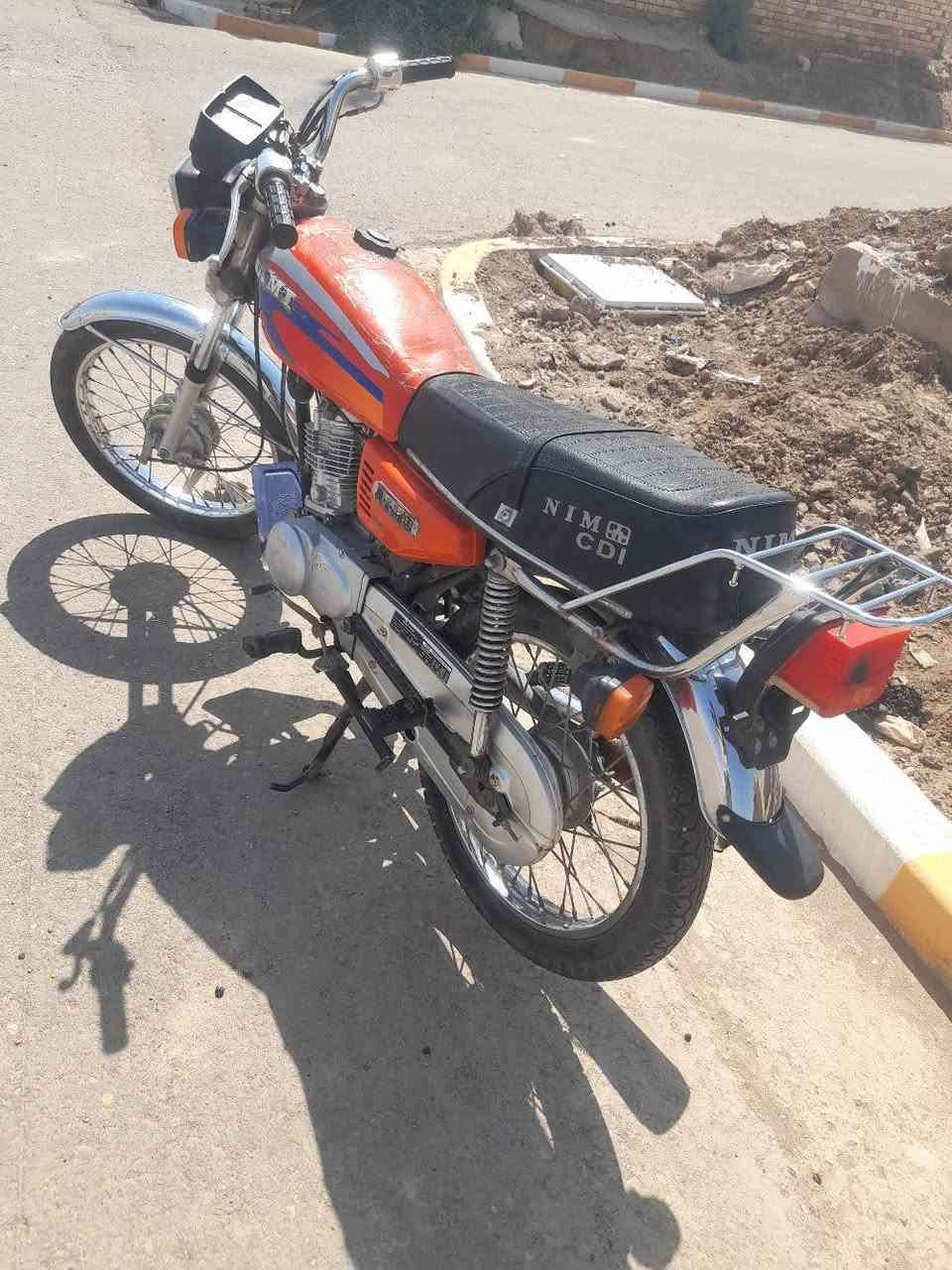 السلام عليكم 
دراجه نامه للبيع كلك اوراقها ضايعه 
محرك ما مفتوح دراجه نظيفه السعر 700 وبيها مجال 
العنوان نهاوند للاتصال *********** موجود واتساب
