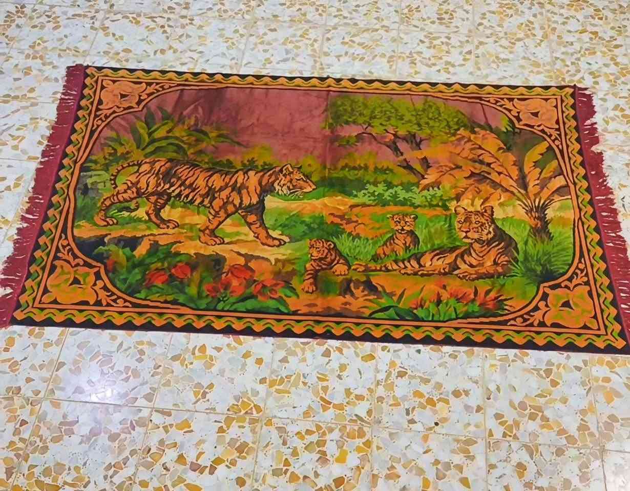 سجاد قديم غير مستخدم تحفه استفسار خاص يوجد توصيل واتس اب ***********
