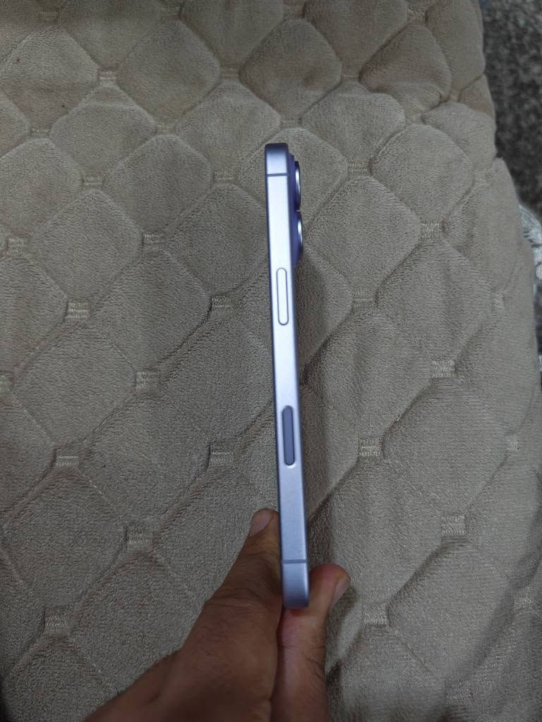 *iPhone 17- 256GB للبيع 

الحالة:*
النظافة: %100
البطارية: %97
عدد الدورات: 250 فقط
غير مفتوح وغير مستبدل بيه أي قطعة نفحص بيدك وتقتنع يلا تاخذه
الملحقات:
بعده تحت الضمان
ماستر - شرق أوسط - نموذج M
الكارتون وملحقاته كاملة وكالة
 للاستفسار *********** عمارة, ميسان
