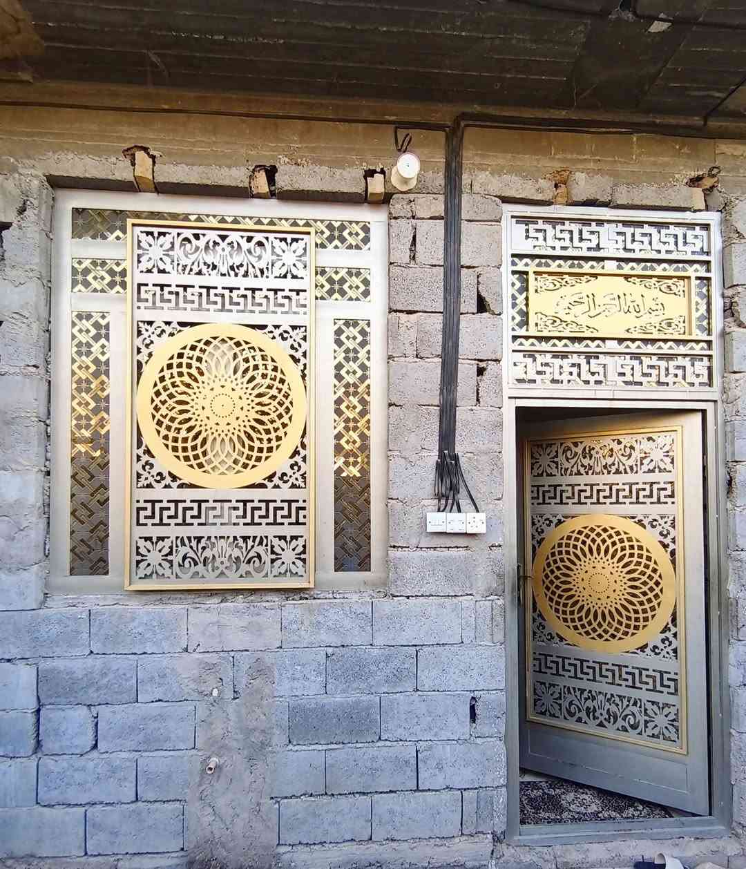 ‏منزل للبيع طابقين في حي الجولان الثانيه قرب جامع سعد بن معاذ..
‏المساحة 150متر الواجهه 11.5والنزال 13.5
‏البيت عبارة عن غرفتين وحدة فوك والثانية جوه وصالة وديوانيه مع حمامات اثنين..
‏السعر 80(بيه مجال). 
‏للأستفسار ‪***********‬
‏
