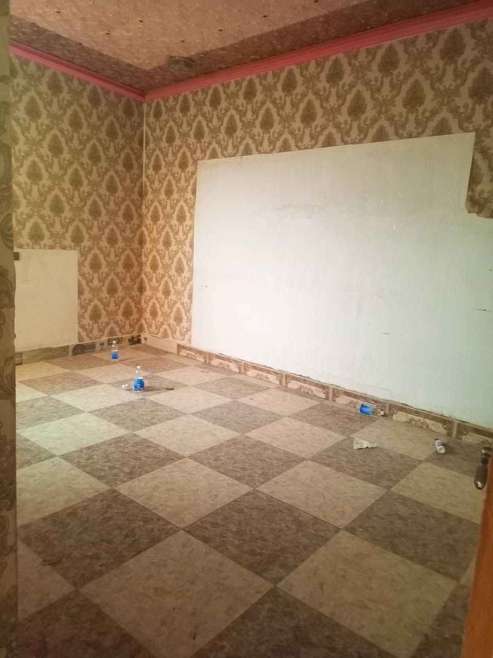 🏠✨ للإيجار – بيت 100م✨🏠 

بناء نظيف جدا 

📍 المواصفات:

🛋️ استقبال 
🏢 صالة 
🛏️ غرف عدد 1
🚿 مجموعة صحيات متكاملة
🍽️ مطبخ 
🌤️ 
💼 

الموقع:  شارع سالم من جهه الجمهوري

📞 للاستفسار: ***********
