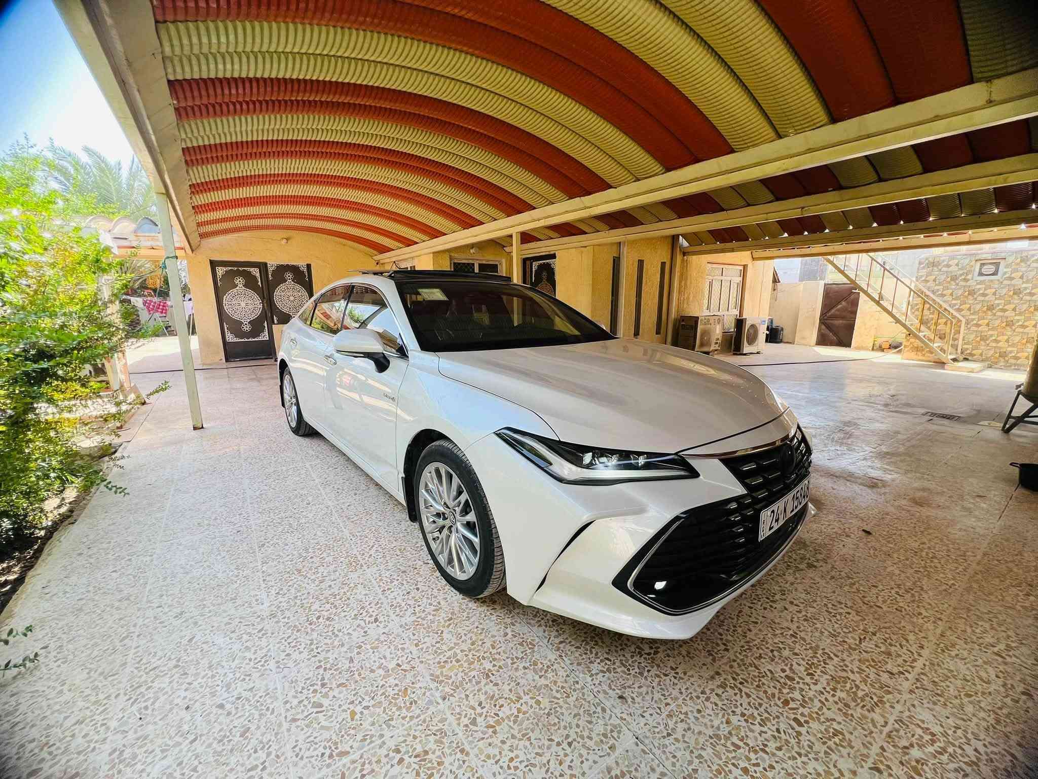 سلام عليكم افلون خليجي شركه عبد الطيف موديل 2023 فول بنراما كشنات قربيدي كشنات كهرباء تبريد خلفي امامي 4 كامرات دتشو اماني رادار امامي خلفي  اهواي مواصفات محرك 2500 هايبرد يعني نسه صرف بانزين ماشيه 19 الف رفم هزه كله جديده مراوس حسب القناعه ***********
