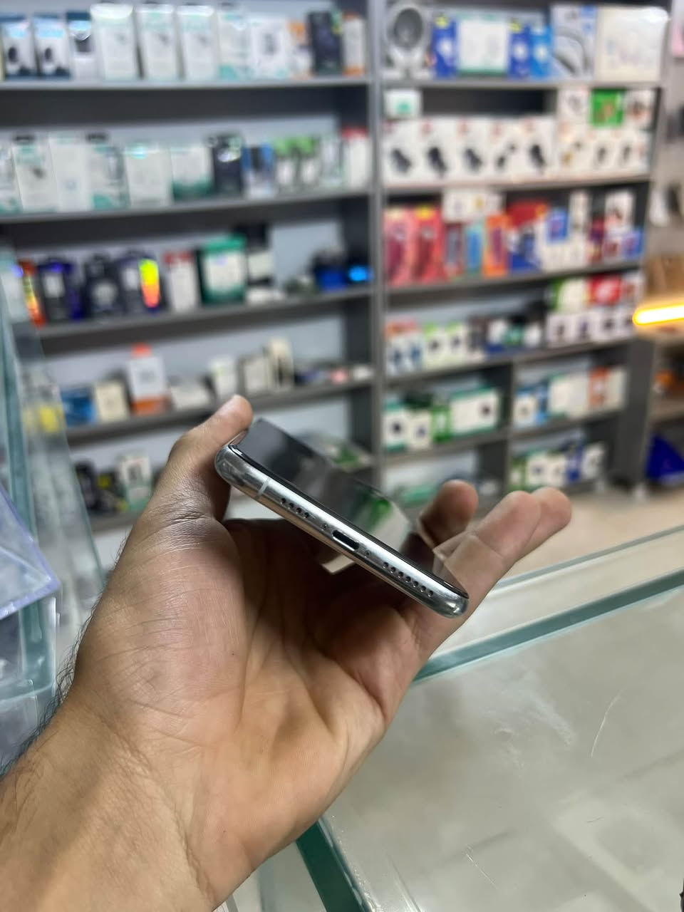 Iphone 11 pro max 256gb 1 sim
پاتری ٧٦ە مۆبایلەکە هەموو شتێکی بیلادیە بەس فەیس ئادیی ئیش ناکات سحریشی ٣٥٠ هەزارە مامەڵەشی تێدایە ئەوەش رەقەم ***********
