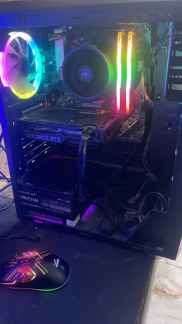 سلام عليكم تجميعه قوية تشغل كل الألعاب ultra او very high 
cpu: ryzen 5 5500 
gpu: rtx 4060 
ram: 16gb
ssd: 1tb
مراوح ثنين ووحدة واكفه 
والباقيات مال كرت ومال معالج شغالات 
الموقع بصرة 
السعر مليون و100 وبيها مجال بسيط
***********
