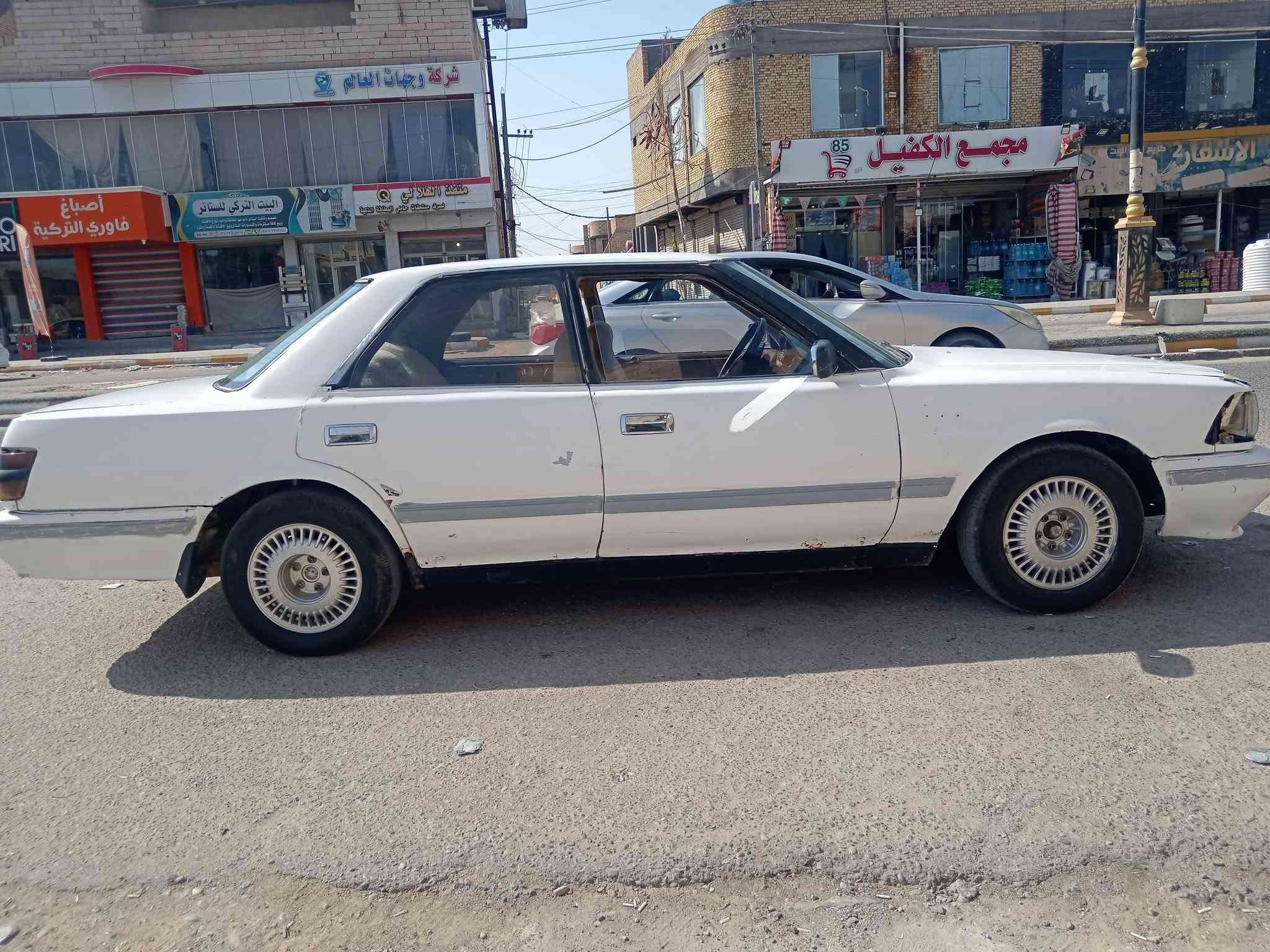 السلام عليكم 
سيدان أيسر بلاد موديل 88 

مكينه وكير ثنين ونص كارتون
باتري جديد
لايتات عالي ناصي فول
كهربائيات كله شغاله
تبريد شغال
شاشه سماعت مضخم
دوشمه جلد ارضيه جلد
شاصي اكسن مكفولات
سنويه لل ٢٧
هزه صاعده
سياره جاهزه عوزه تلحيضات بصيطه
السعر المطلوب ٢٣ وبيه مجال قليل للشراي
العنوان الناصريه قضاء الغراف ***********
