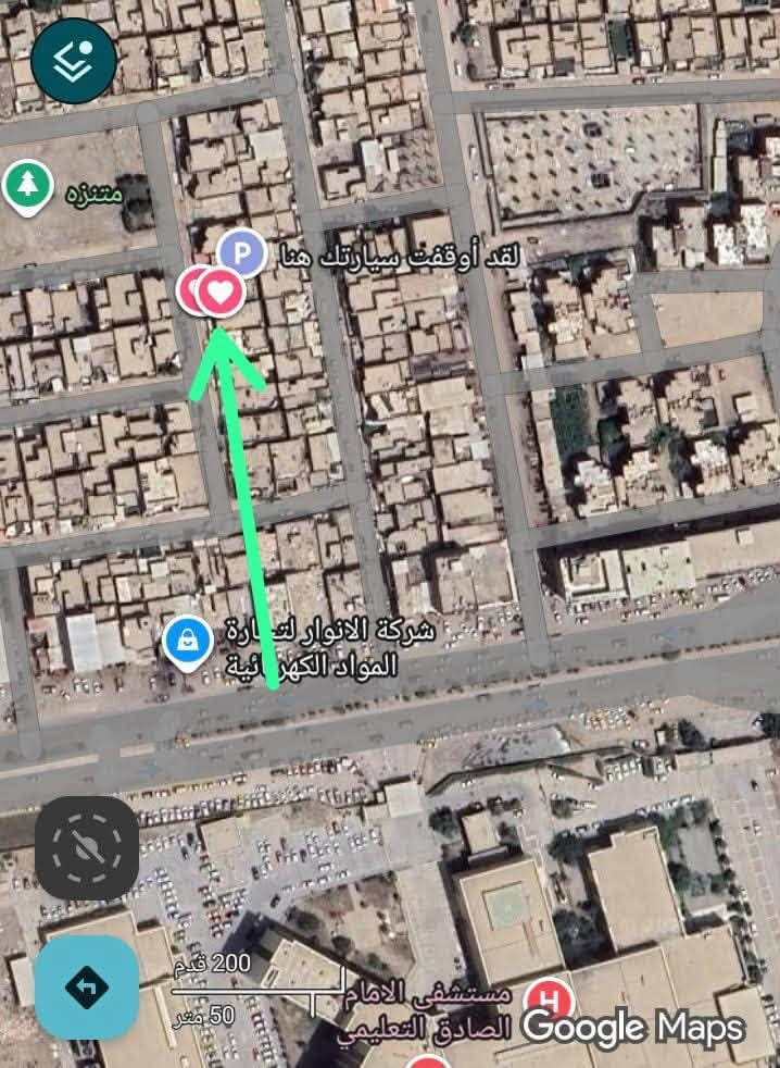 سلام عليكم دار 200 متر طابو صرف للبيع يعتبر (قطعه) بناء قديم  جاهز من كل الامور وسن جديد موقع الدار امام باب الطوارئ لمستشفى الامام الصادق  ( التركي) كما موضح بل صوره للدار 3 مداخل فرعات من الشارع العام من شارع الحدادين ومن فرع الاسواق ومن فرع السكله وللاستفسار الاتصال ع رقم *********** واتساب ايضاً موجود

