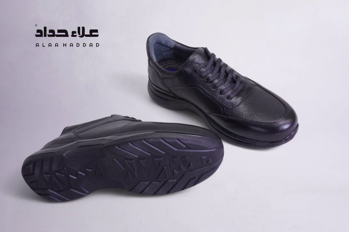 ⁨ ⁨ 🇮🇶   صنع في العراق 
 جلد طبيعي من داخل والخارج جلد طبيعي 
⭕ السعر 70,000 الف مع توصيل 
*********** :📞
📍:خانقين _ فلكة اسايش _ مجاور ماركت سناريا

نص مكتوب في الصور:
- علاء حداد
- ALAA HADDAD
- علاء حداد ALAA HADDAD