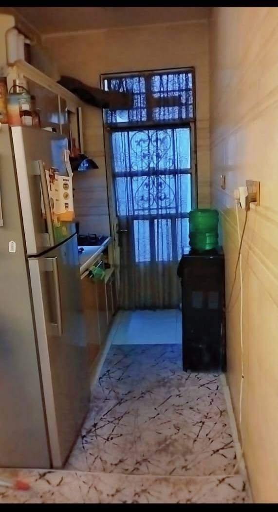 🏡🔥 بيت للبيع – 65 متر طابقين 
📍 البلديات – ضياء الحلفي – المربع الذهبي

✨ بيت نظيف ومرتب وجاهز للسكن، يتميز بجودة البناء وموقعه الهادئ والمميز.
━━━━━━━━━━━━━━
🏠 مواصفات البيت:
▪️ مساحة 65 متر – طابقين، بناء جيد ونظافة ممتازة وجاهز للسكن، شارع 12 متر وتبليط كامل.

🏙️ مميزات الموقع:
▪️ قريب جداً من الشارع العام والشارع التجاري، المدارس والأسواق وجميع الخدمات على بُعد دقائق، ضمن أفضل مواقع المربع الذهبي والشارع هادئ ومرتب.
━━━━━━━━━━━━━━
📜 سند 25 | طابو زراعي | إقرار محكمة

📞 ***********
📱 واتساب وماسنجر متوفر للتواصل والاستفسار

🏡 فرصة مميزة للسكن والاستثمار
