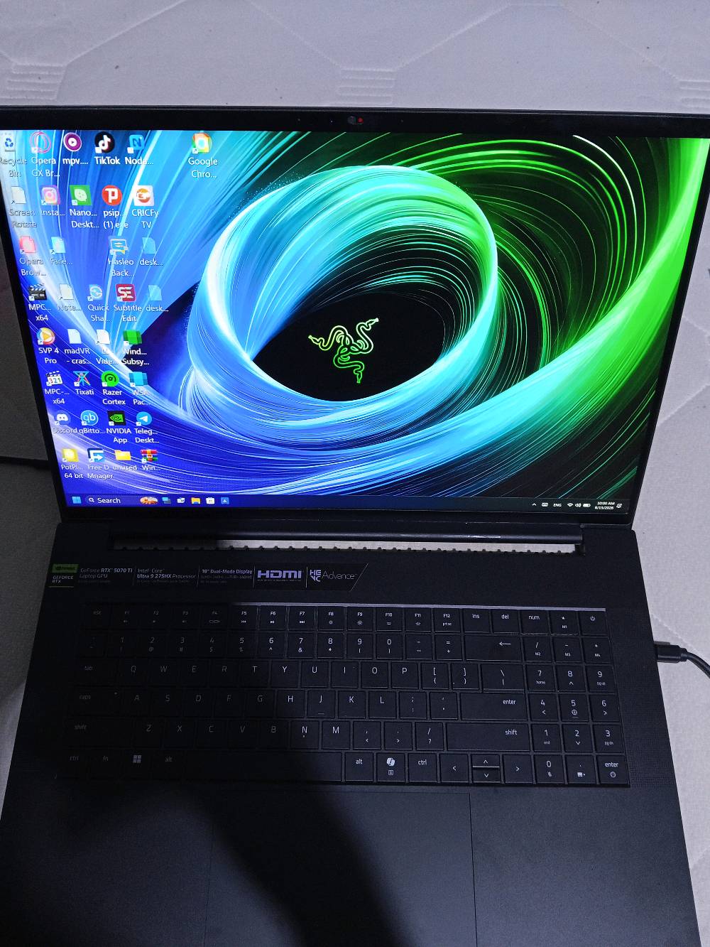 Razer Blade 18 2025 (RTX 5070 Ti) Dual 4K UHD+240Hz | FHD+440Hz Gaming Laptop
(🍀 للبيع فقط🍀) 
سعره ببعض الدول حاليا كجديد
Its price as new in some countries:
3,500$ in USA
3,600£ in UK
3,700€ in Europe 
5,000$ in Singapore
20,00 SAR in Saudi Arabia
لابتوب كيمنك اشبه ب PC متنقل. 
بهيكل من الألمنيوم.. وبشاشة مضادة للانعكاسات. 
يشغل أقوى الألعاب بأعلى إعدادات وفريمات ويشغل افلام 4k
قابل لزيادة RAM الى 96GB و Storage الى 8Tera
يمكنك إضافة RTX خارجي ايضا.
صوته عالي فيه 6 سماعات. 
It's loud.. it has 6 speakers.

Gaming Laptop: Razer Blade 18 2025 Dual 4k UHD+ 240 Hz  FHD+ 440 Hz 
Graphics: NVIDIA GeForce RTX 5070 Ti (12 GB GDDR7 VRAM)
Processor: Intel CoreTM Ultra 9 275HX
Storage: 1 TB SSD Memory: 32 GB
Screen Size: 18 inch   16:10
400 Watt
Thunderbolt 5
You can add RTX External too
Other Features.................... 
No damage, clean 100% 
Used like new

سأعطيك معه مجانا:
I will give you with it:
إضاءة تفاعلية تتغير مع ما هو معروض على الشاشة. 
Backlight that reacts to what is displayed on the screen - Free

حقيبة ظهر تناسب حجمه
Backpack that fits its size - Free

 برنامج SVP 4 PRO لزيادة السلاسة و عدد الفريمات اثناء مشاهدة الافلام والمسلسلات. /حذف الأطارات السوداء من الافلام والمسلسلات والأنمي. 
SVP 4 PRO Program to increase Movies frame rates /And remove black bars from Anime, Movies and T Series
السعر شكد نهائي؟ وهل أكو مجال بسيط للمساومة لو ثابت؟: 
بيه مجال للشراي