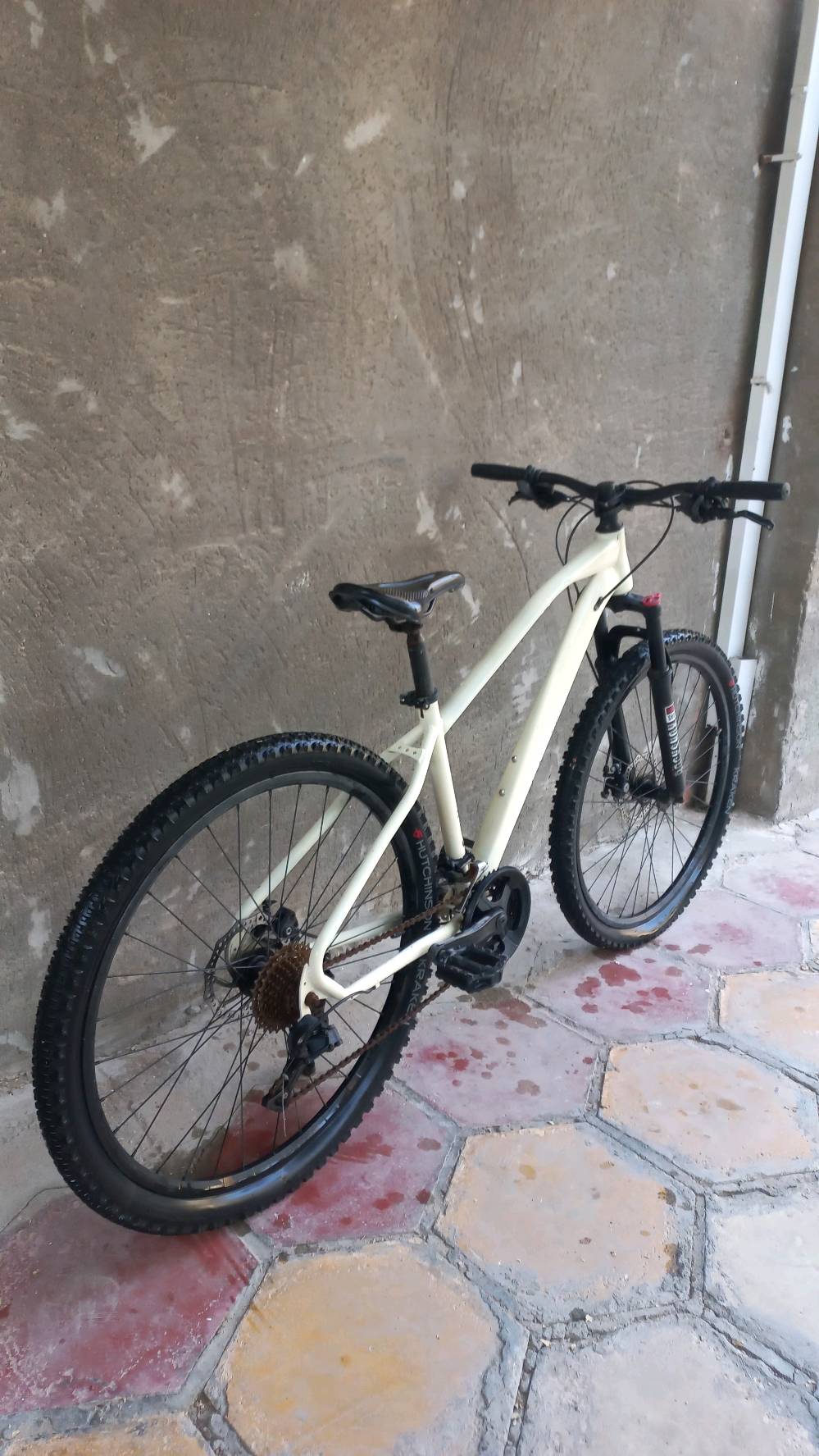 للبيع 

دراجة MTB المواصفات : 
حجم  27.5
7 تبديل خلفي 3 امامي 
سرج طبي 
اطارات من نوع HUTCHINSON KRAKEN 
بريكات دسك امامي خلفي حجم 160
دبل امامي هايدروليك فتح وقفل
نضافة 90% 

كل الاجزاء هي اصلية وشغاله بالكامل 

يأتي مع الدراجة 
سرج إضافي هدية  🎁 
وزوج اطارت إضافي هدية 🎁
 

مكان _ كربلاء _ الحسينية
تواصل 
*********** رقم واتساب