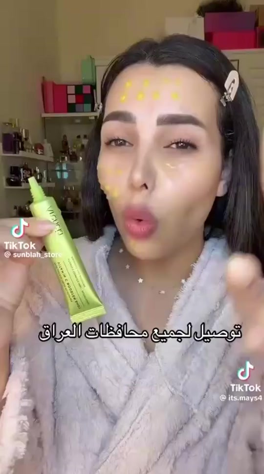 Arencia Vitamin C Booster Shot (أرينسيا فيتامين سي بوستر شوت)، وهو منتج كوري للعناية بالبشرة يجمع بين فوائد السيروم وخصائص الكريم المرطب. يتميز بتركيبة هجينة مصممة خصيصاً للوجه ومنطقة تحت العين معاً التفتيح والنضارة: يحتوي على 5% من مركب فيتامين C والجلوتاثيون، مما يعمل على تفتيح التصبغات، البقع الداكنة، وآثار الحبوب. عناية مزدوجة: تركيبته لطيفة بما يكفي لاستخدامها تحت العين لتقليل الهالات السوداء وعلامات التعب، وقوية بما يكفي لباقي الوجه. شد البشرة ومحاربة التجاعيد: يساعد في تحفيز الكولاجين لشد الجلد وتقليل الخطوط الدقيقة بفضل مادة الأدينوسين. الترطيب والتهدئة: يحتوي على البانثينول والألانتوين اللذين يعملان على تهدئة البشرة ومنع جفافها#جلولاء_كلار_كركوك_بعغوبة_خانقين_قره_تب #جلولاء_ديالى_العراق #بصره_بغداد_ميسان_ذي_قار_كل_المحافظات #ديالى_بعقوبة #مشاهير_تيك_توك 

نص مكتوب في الصور:
- توصيل لجميع محافظات العراق
- TikTok @sunblah_store
- TikTok @its.mays4