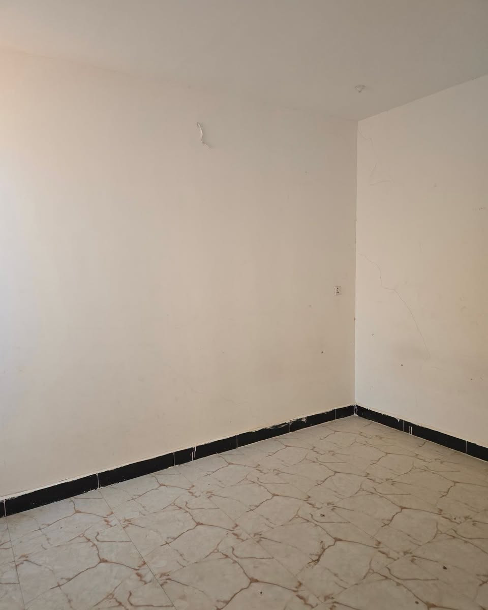 دار سكن دولان للبيع 
ام الخيل الثالثه قرب مدرسه قطر الندى 
المساحه / 100 متر 
محتويات الدار 
غرفتين نوم/ صاله/ استقبال/ مطبخ/ مجموعتين صحيه 
""""""""""""""""""""""""""""""
للأستفســار مراجعـــــة مكتـــب النخبة للعقار والمقاولات العامه الكائــن حي العروبه شارع المتحف مقابل ايسي كريم الإيطالي او الاتصال على الأرقام التاليه
***********
***********
