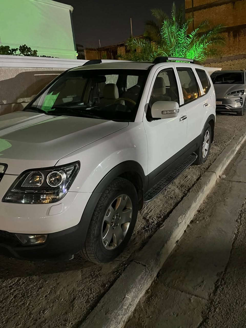 موهافي ٢٠١٢ الرقم بغداد مميز باسمي مجدد لل ٢٠٣٠ كامل المواصفات فول ١/١ - مكفولة من الصبغ والضربة بيها بارد الباب الخلف السائق قليل جداً - مكينة + كير ما مفتوحات - تخم تايرات - صدر ممتاز - كلها عل البلاد - المواصفات مذكورة في الصور - السعر ١٤٥ 
الهاتف ***********
