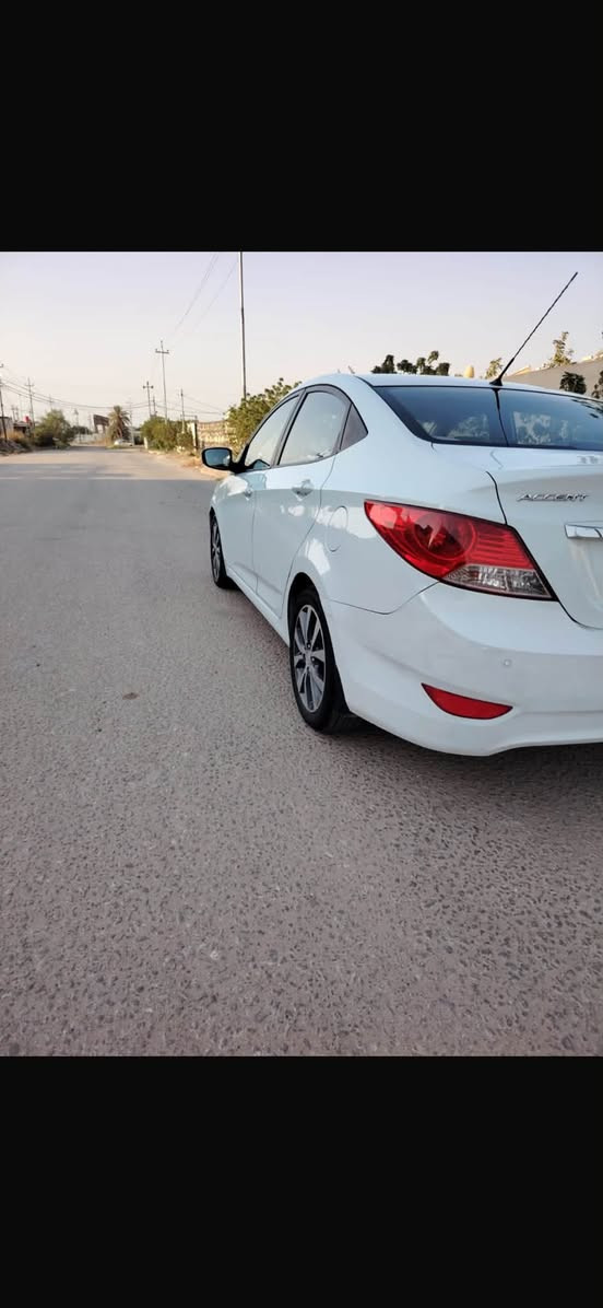مرخصة الادمن للبيع اكسنت 2014  خليجي فول مواصفات  (بلو ) فتحه اشاره بل مرايه  شاشه  ABS تحكم بريك  5 ويل كب 4دسك محرك 1600 ما مفتوح دبل قطره 
ماشيه170 بيها شبر بل جاملغ الامامي صبغ 
رقم بغداد بسمي تحويل مباشر
فقط والسونار موجود 
السعر 93 
المكان بابل تقاطع سده 
***********
