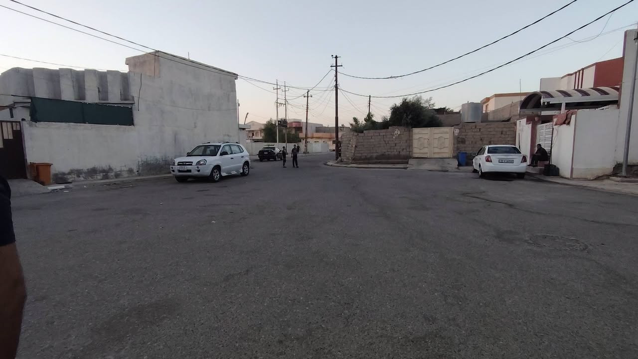 #نظرة واحدة تكفي لتقرر.. الجمال لا يحتاج إلى مقدمات

بسم الله الرحمن الرحيم
السلام عليكم ورحمة الله وبركاته
يعلن مكتب علي الصميدعي للاستثمار العقاري
عن توفر #دار_للبيع_ركن المساحة ١٥٠ متر الموقع حي الخضراء قرب اسواق جلال كوردي بناء حديث طابقين #يحتوي الطابق الأول على استقبال ٦ *٤ ومطبخ ٤ *٤ ومجموعة درج ٨*٤ مع غرفة نوم ٥*٤ ومجموعة صحيات متكاملة مع مناور عدد ٢ وصحيات داخليه وخارجية مع حديقة خارجية ٠٠٠
#يحتوي الطابق الثاني يحتوي على غرفين نوم مساحة الغرفة الأولى ٦*٤ والغرفة الثانية ٥* ٣ونص مع صالة ٥ *٤ مجموعة صحيات مع مطبخ ٠٠٠
علماً جميع ارضية الدار سيراميك وسقوف ثانوية والمنطقة تحتوي على كافة الخدمات ماء اسالة كهرباء تبليط اناره مجاري ٠٠٠ للاستفسار عن السعر وباقي التفاصيل الاتصال على الارقام التالية او مراسلة الصفحة :
📞 *********** متوفر واتس اب
📞 *********** متوفر واتس اب
او زيارة مكتب علي الصميدعي للعقار الكائن في ديالى ٠ جلولاء ٠ حي الشهداء ٠ مقابل اتحاد شباب جلولاء ٠ ودائرة التقاعد ٠
#ملاحظة الدار ركن وامام الدار ساحة مفتوحة وليس فرع
