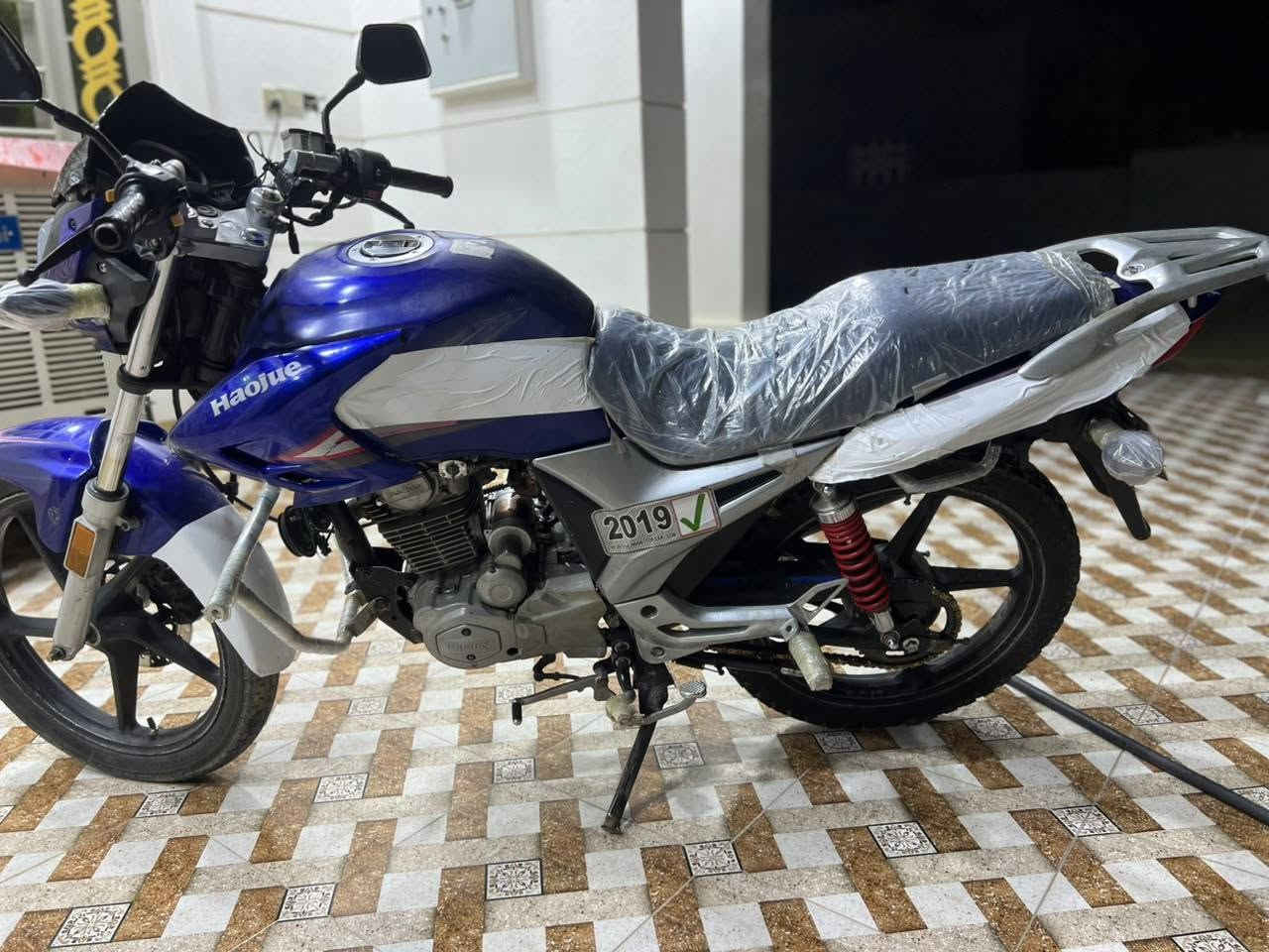 سلام عليكم هاوجي عدل للبيع موديل 2019 بي اوراق نضافه 100 100 سعره 900 وبي مجال للطيبين مكاني الرمادي ***********
