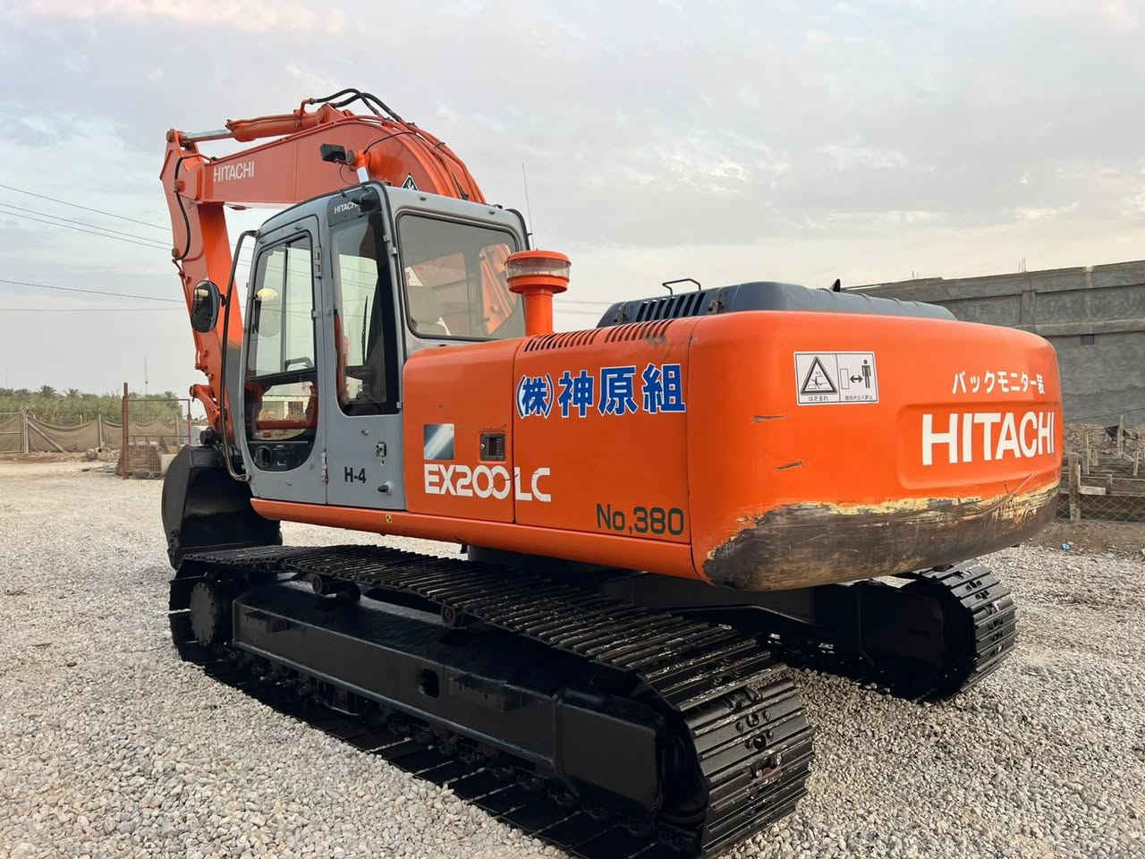 هيتاشي EX200Lc • موديل ٢٠٠٠ • مكينة جديدة