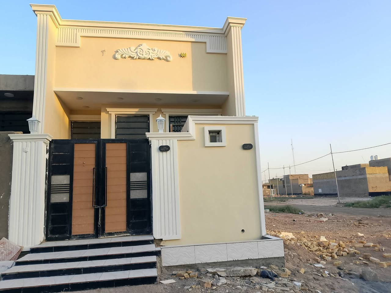 طابو صرف
مشتمل للبيع المساحة 100م شغل درجة أولى بناء طابوق جاهز للسكن يحتوي على غرفة نوم وصالة مفتوحه ع الإستقبال ومطبخ وحمامات داخلية و خارجية عنوانه كوت توزيع الدبية الثانية قريب على حي الشهداء السعر 69وقابل للتفاوض للأستفسار مراسلتي على الخاص او الاتصال على ***********
