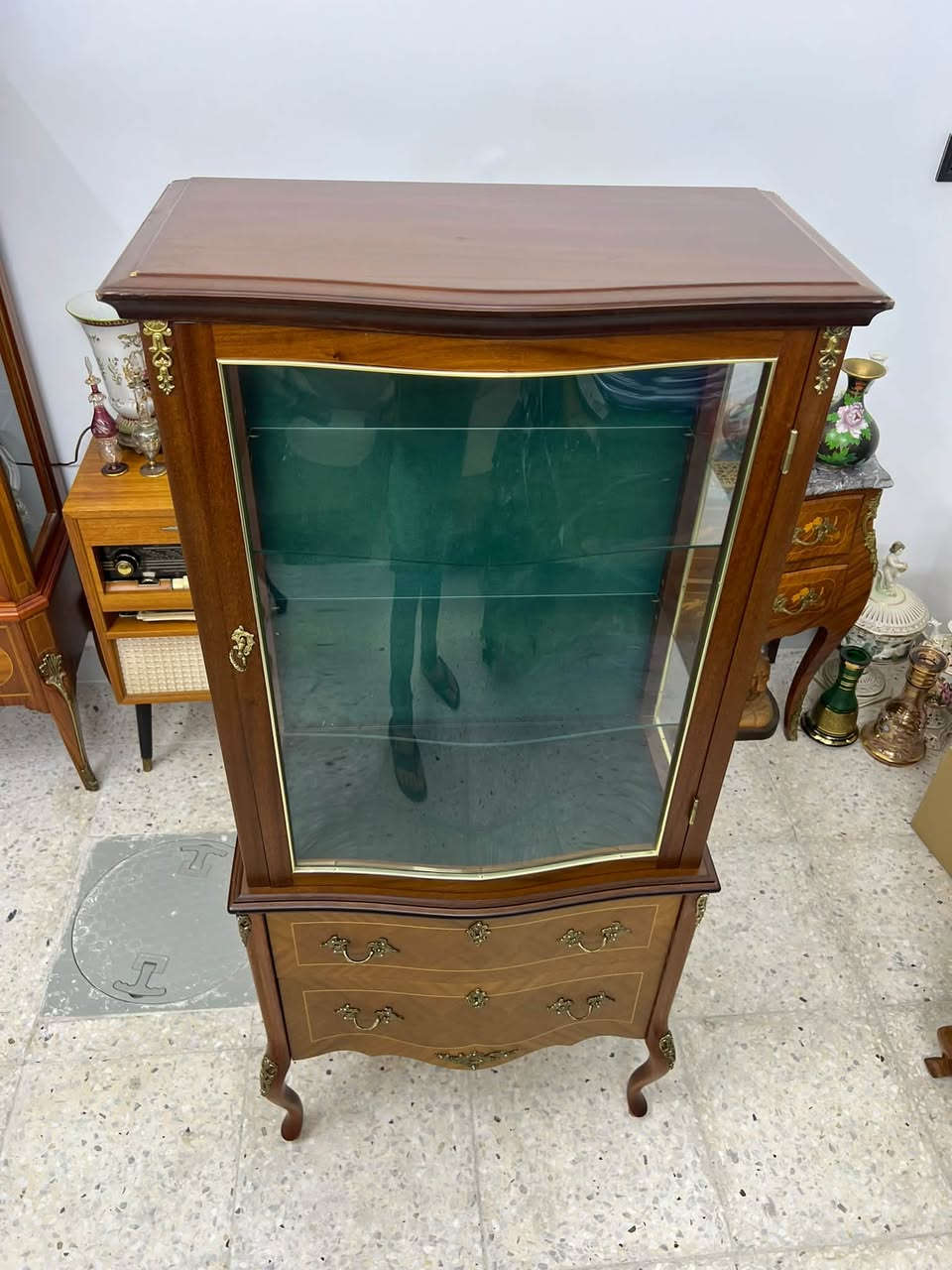 فاترينه فرنسي قديم نظيفه 100‎%‎
***********
